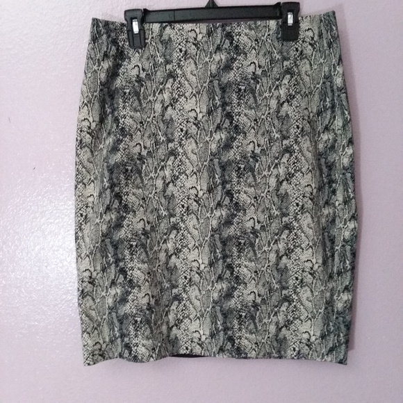 New Talbots snake print pencil skirt - Picture 3 of 5